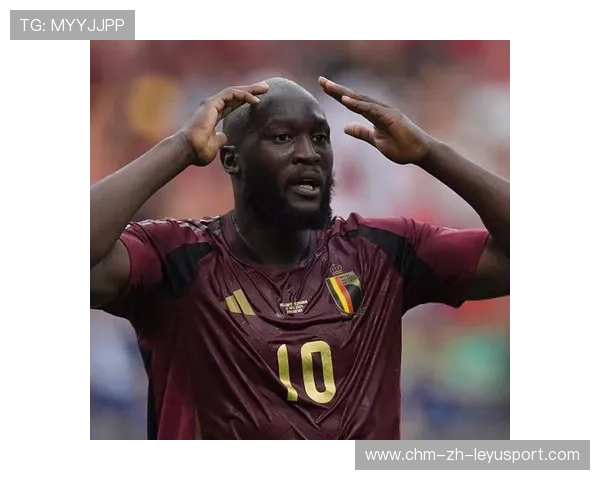 卢卡库接高球用身体打开空间，比利时进攻推进犀利