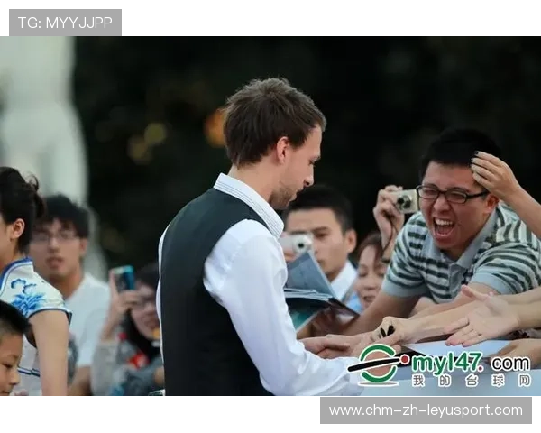 斯诺克大师赛现场座无虚席气氛火热